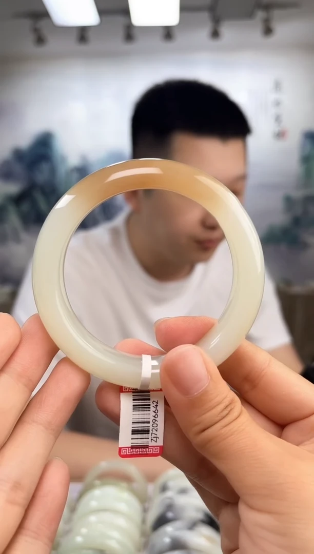 和田玉手镯未镶嵌56+圈口6642