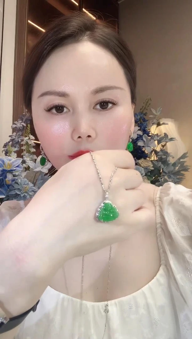 【云中意】-18K金 翡翠葫芦吊坠 - 多样性发货一件