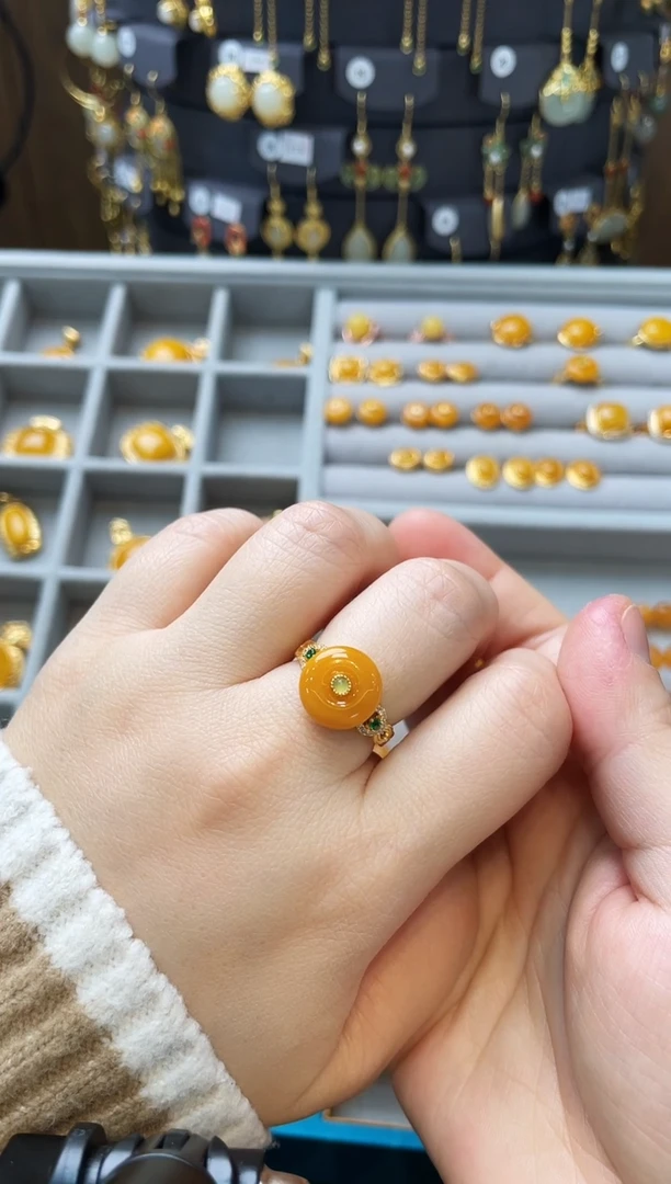 【闪购商品】蜜蜡颈饰银S925镀金镶嵌戒指