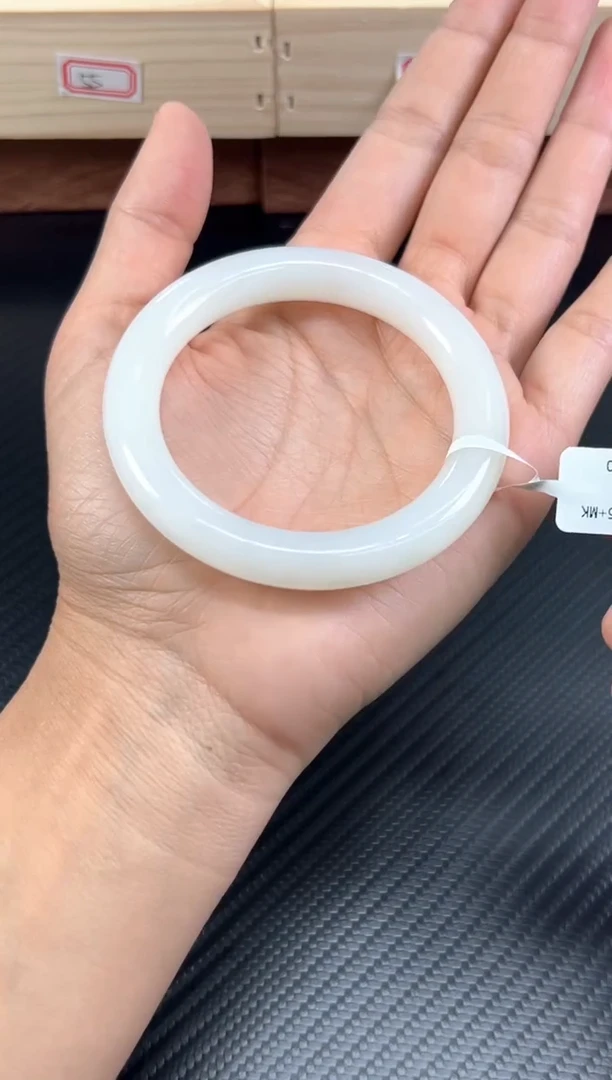 未镶嵌手镯和田玉且末微色差金山55+KM