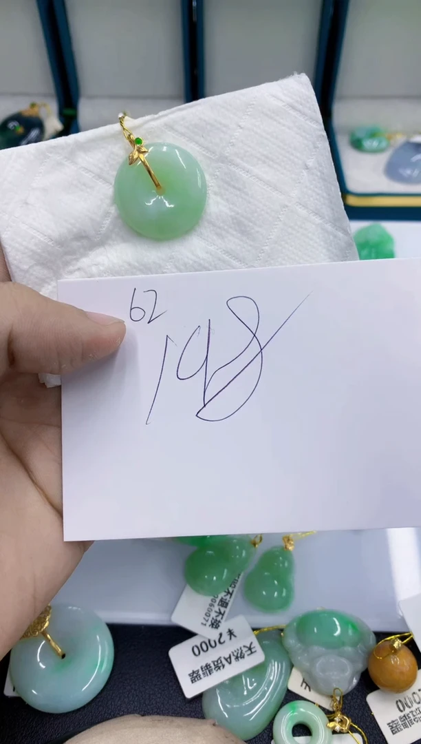 颈饰18K金镶嵌翡翠琴**欢1111111