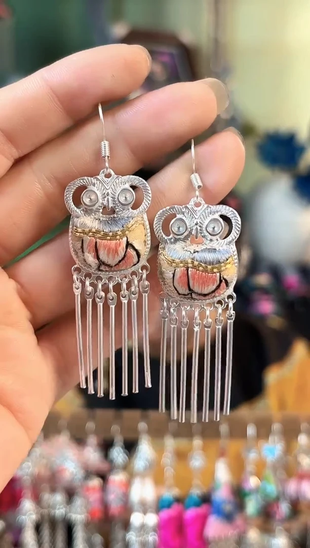 彩云南阁非遗老绣饰品300