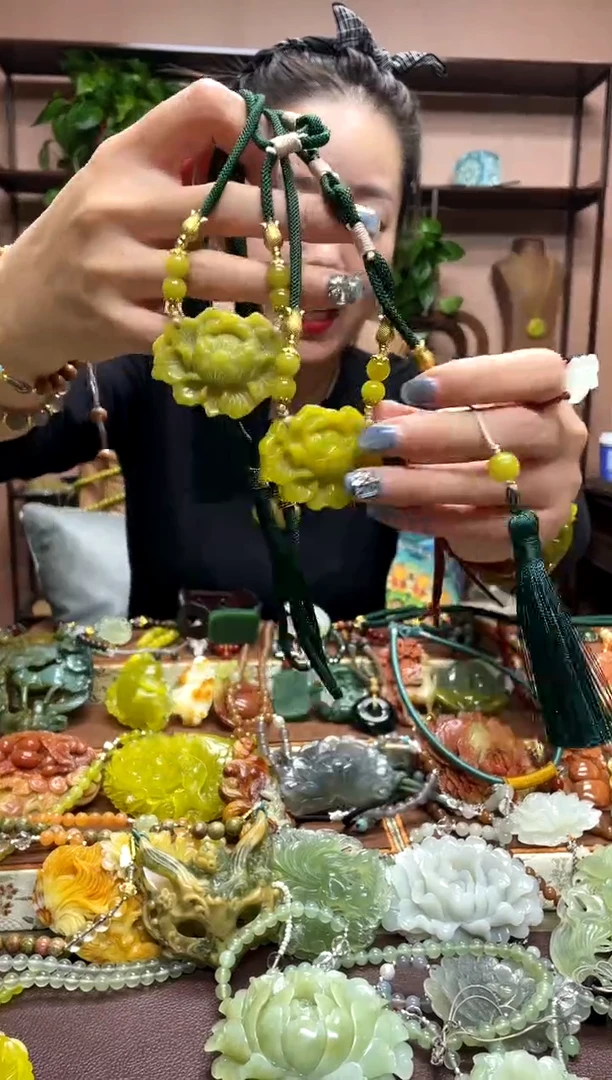 未镶嵌岫玉吊坠多样性发货发其中之一微瑕