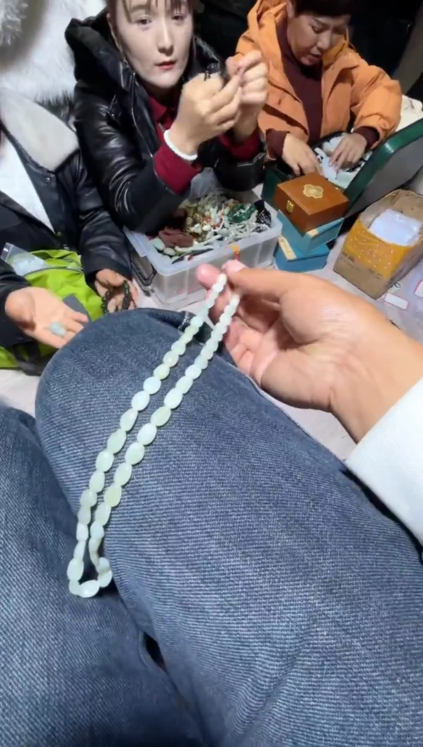 未镶嵌和田玉（糖玉）挂件和田玉