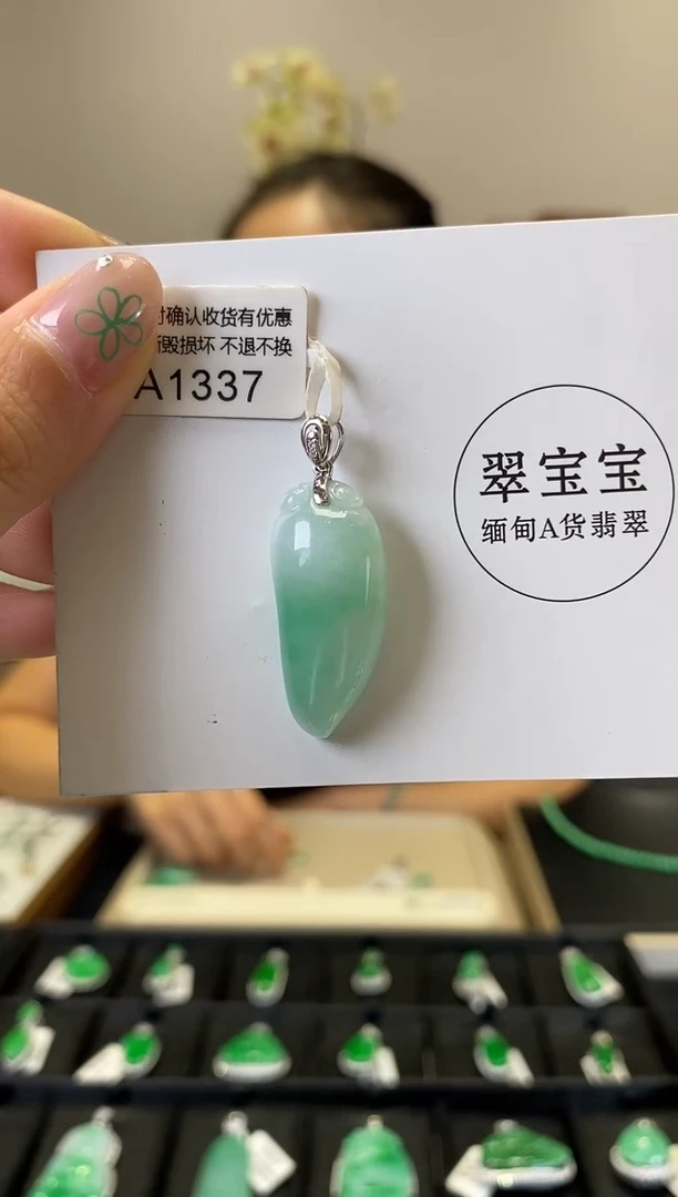 翡翠18K金镶嵌颈饰A1337 福瓜 含运营费