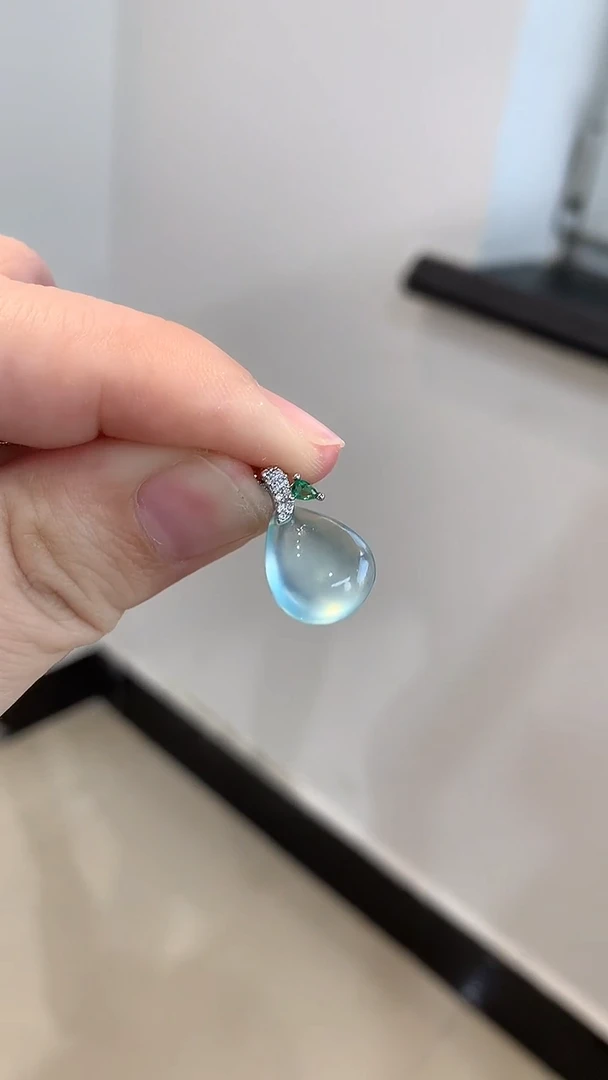 未镶嵌蛇纹石玉吊坠(不含链)水滴