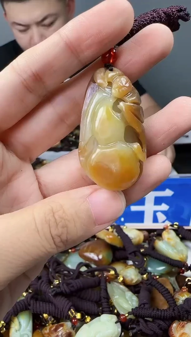 和田玉未镶嵌颈饰1