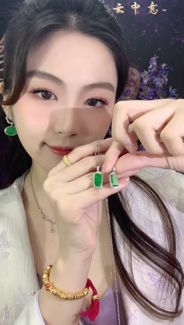 吊坠(不含链)18K金镶嵌翡翠A10翡翠多样性发货一件