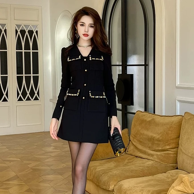 《白白first》小香风黑色连衣裙秋冬新款长袖法式气质收腰显瘦裙子