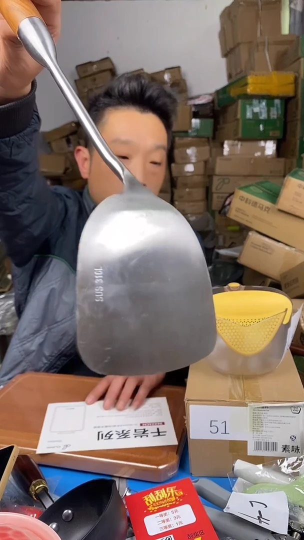 1不锈钢316L锅铲一把  有划痕