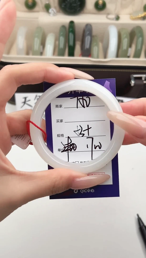 未镶嵌手镯和田玉微色差T50