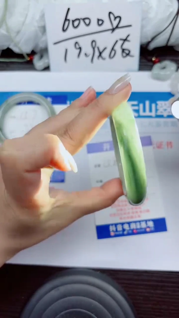 石英质玉手镯未镶嵌A158-56.57