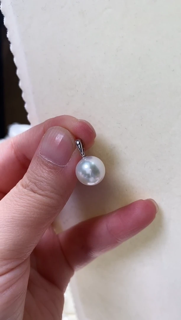 吊坠(赠链)18K金镶嵌淡水珍珠10.6mm