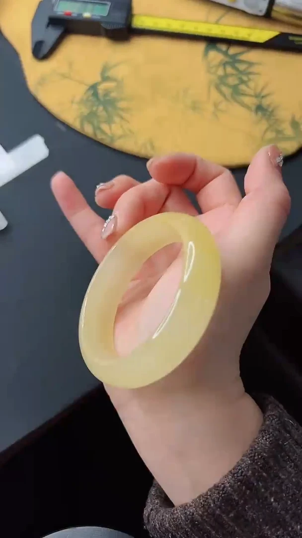 【闪购商品】石英质玉手镯未镶嵌636-56+