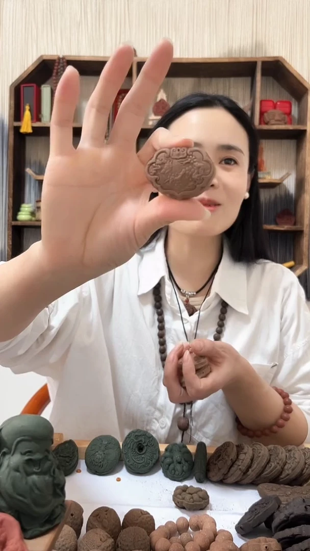 【闪购商品】泥塑鹅梨帐中香方牡丹牌