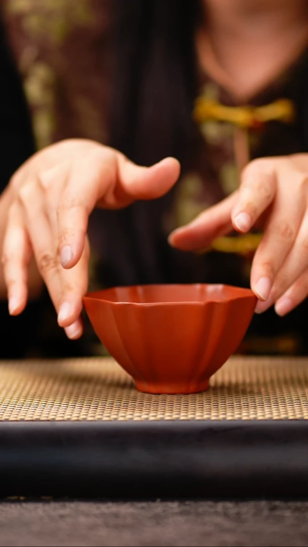 122小鱼朱泥菱花大口杯