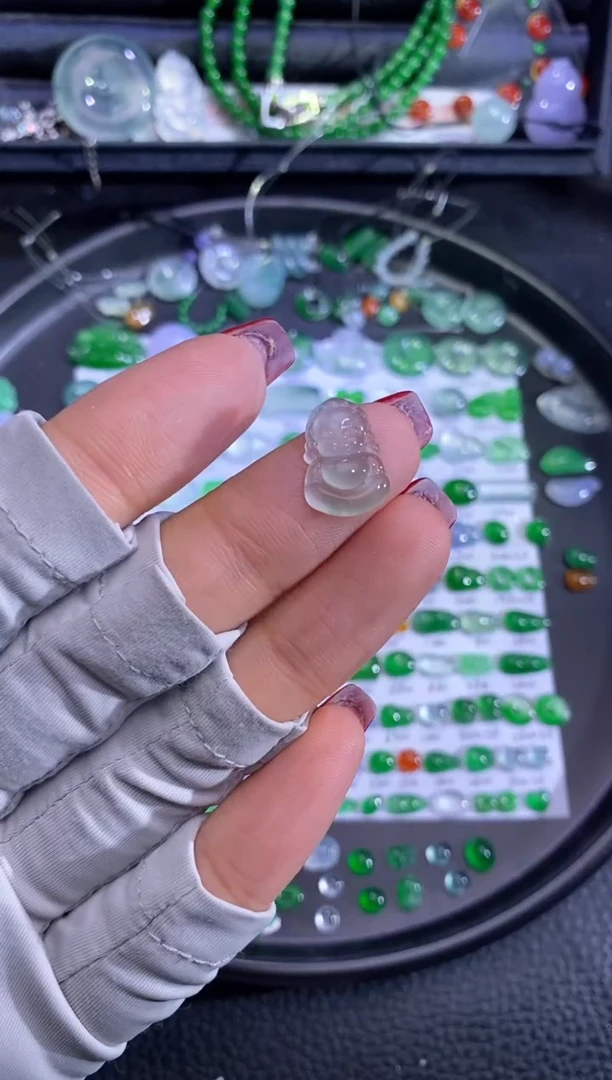 未镶嵌挂件翡翠佛