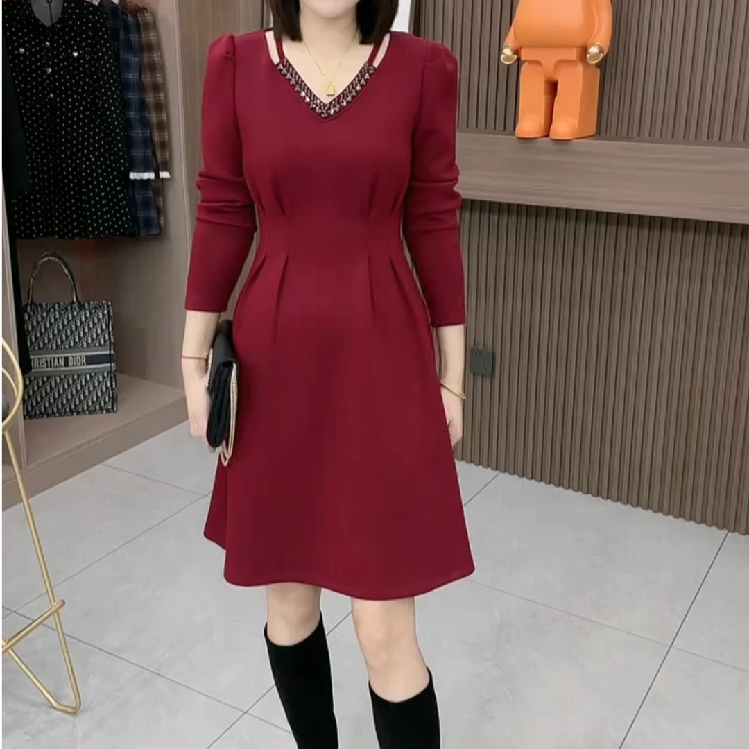 重工水钻气质显瘦长袖收腰连衣裙