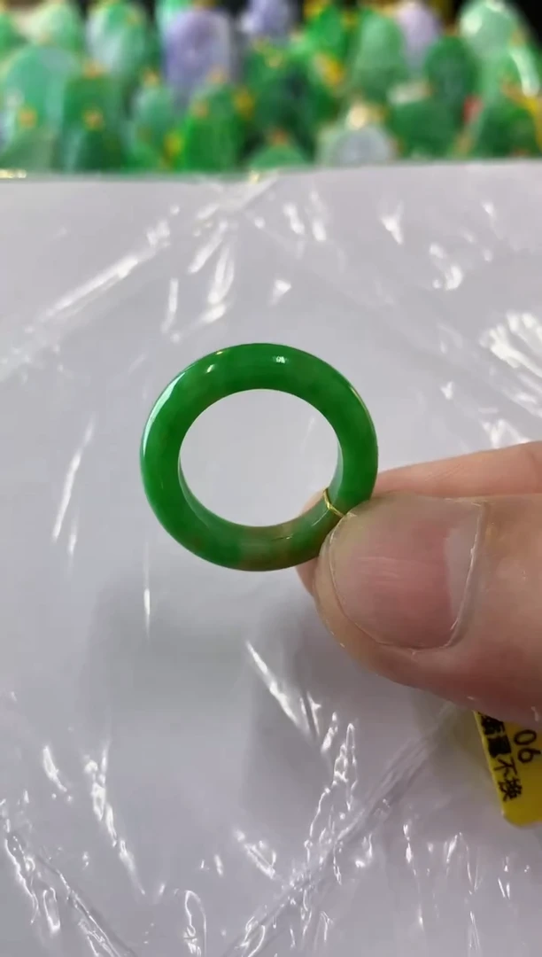 翡翠未镶嵌吊坠(不含链)缅甸翡翠戒圈