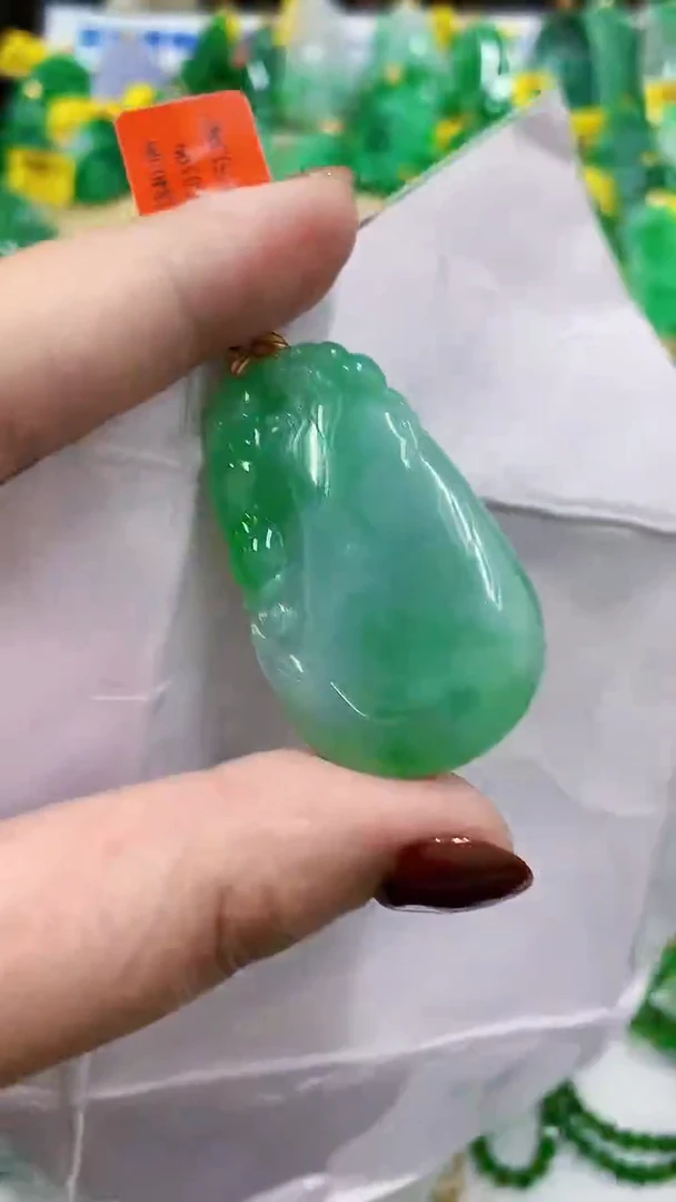 翡翠18K金镶嵌颈饰挂件