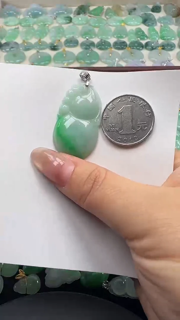 翡翠18K金镶嵌吊坠(不含链)葫芦