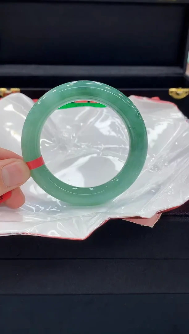翡翠手镯未镶嵌手镯