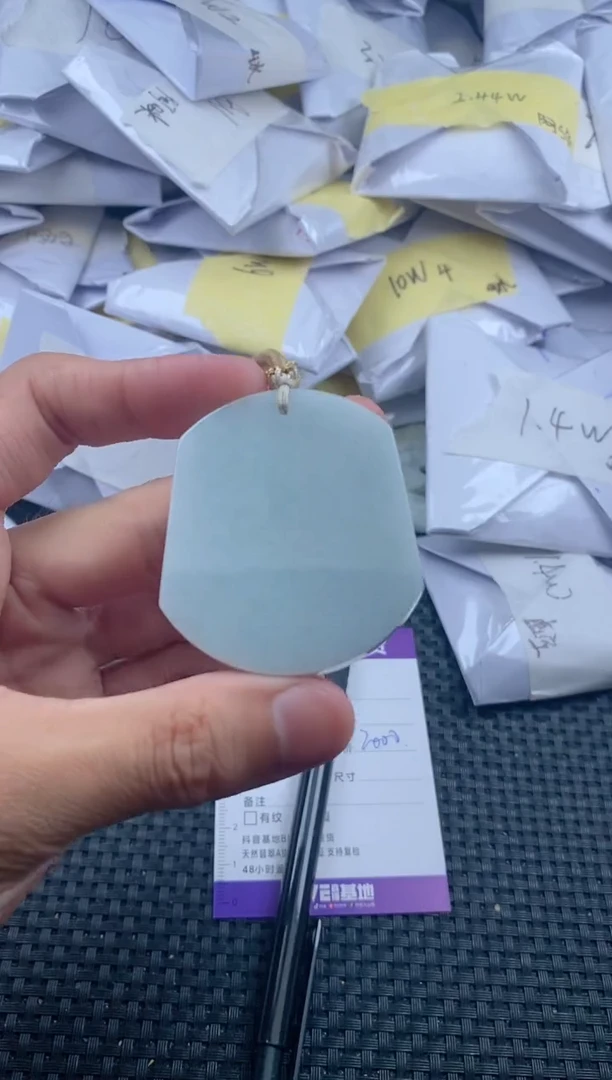 翡翠未镶嵌颈饰