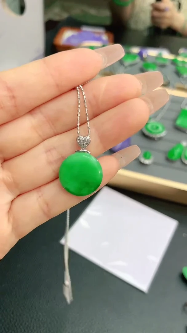 【闪购商品】翡翠颈饰18K金镶嵌赠礼盒证书