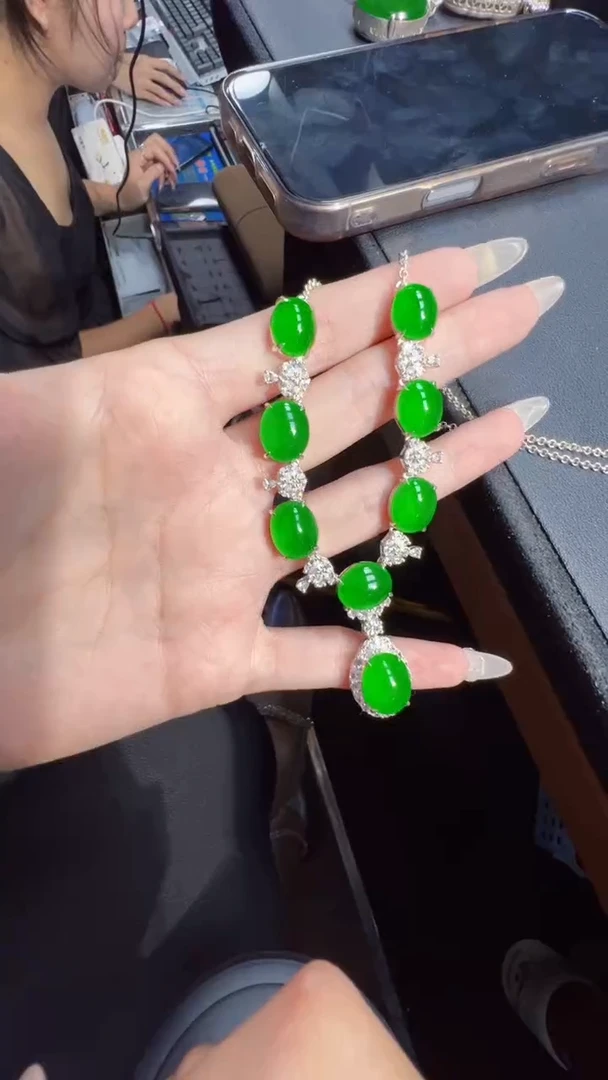 银S925镶嵌定制翡翠翡翠A货有轻微色差属于正常现象，多样性发货1