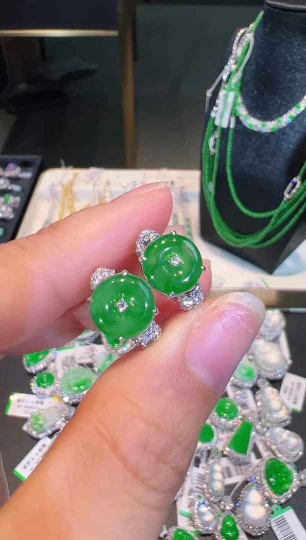 翡翠18K金镶嵌耳饰翡翠