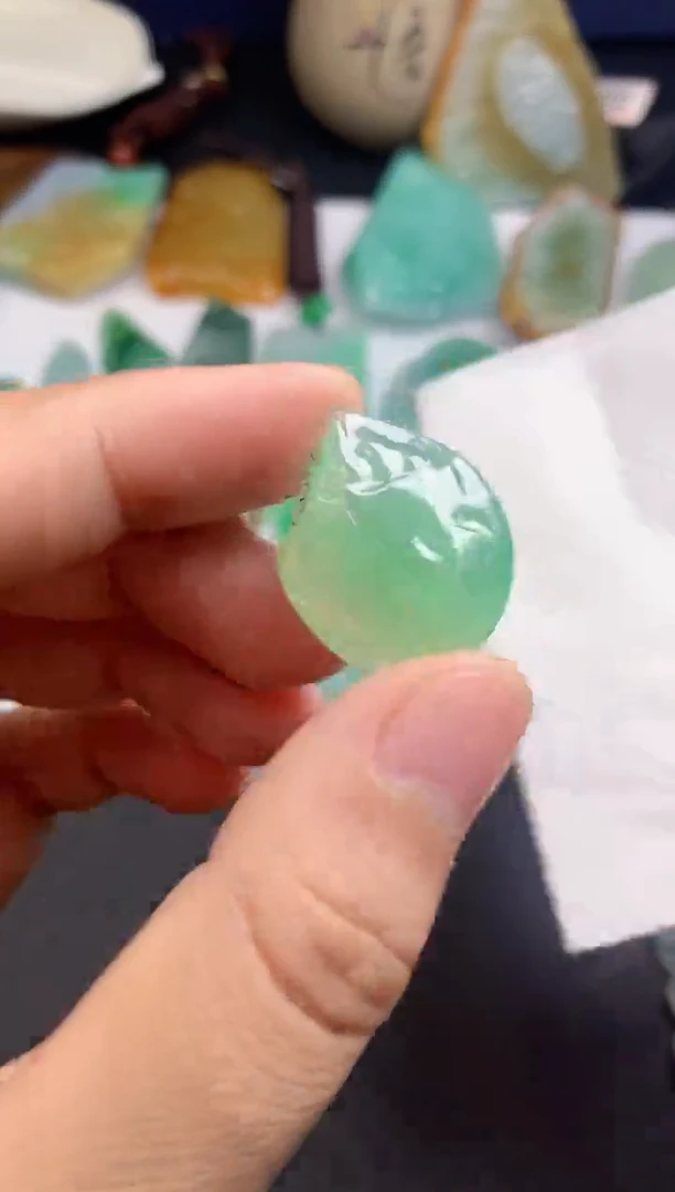 颈饰未镶嵌翡翠