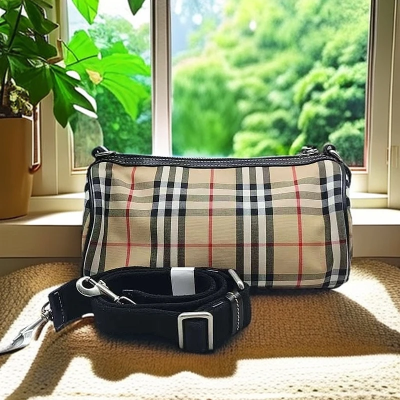 95新 BURBERRY/博柏利 格纹圆桶单肩包 1184 2460