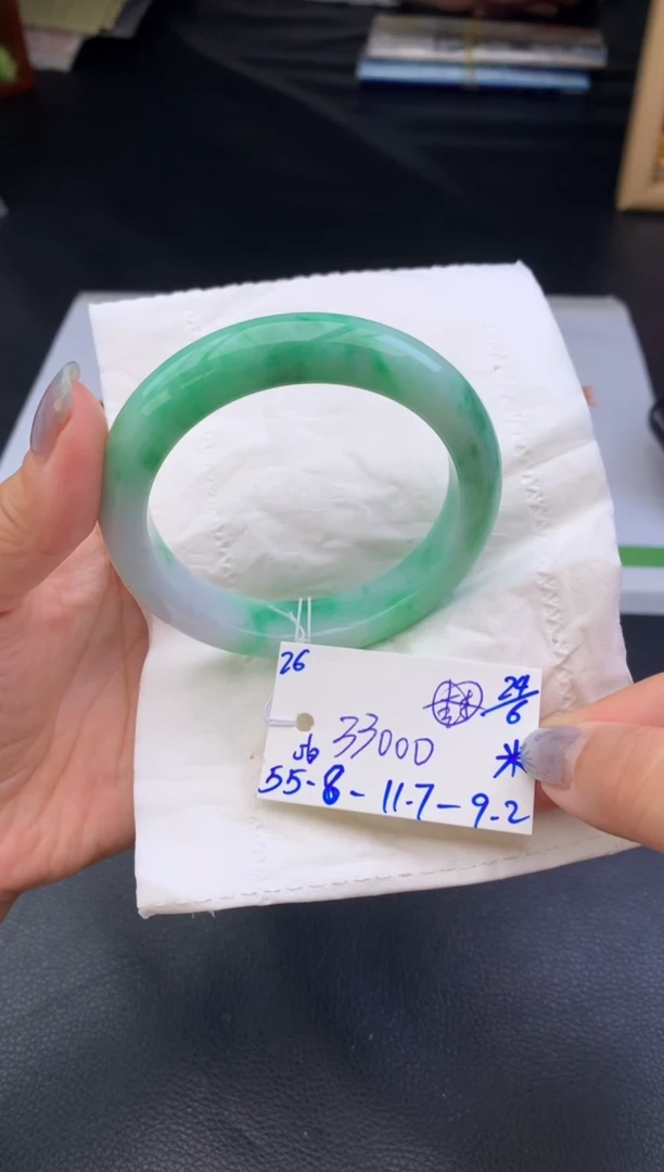 翡翠手镯未镶嵌玉手镯