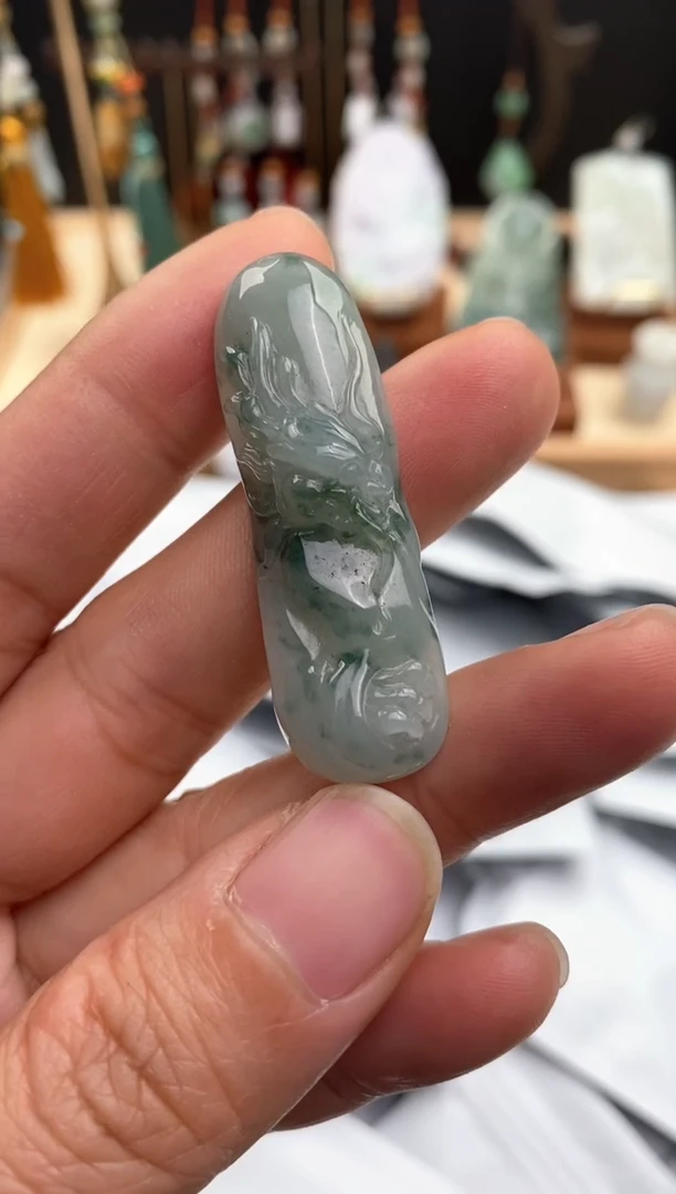 【闪购商品】翡翠颈饰未镶嵌龙牌