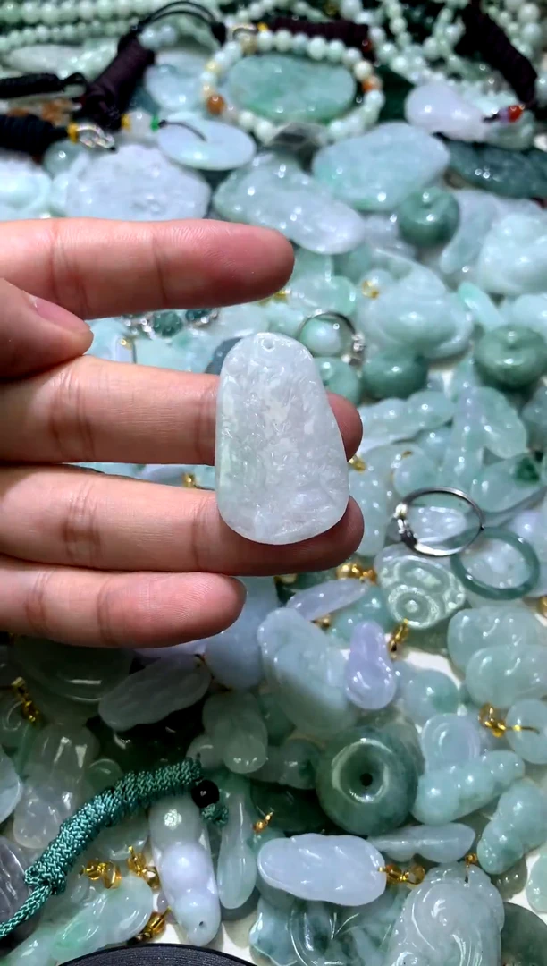 颈饰未镶嵌翡翠1