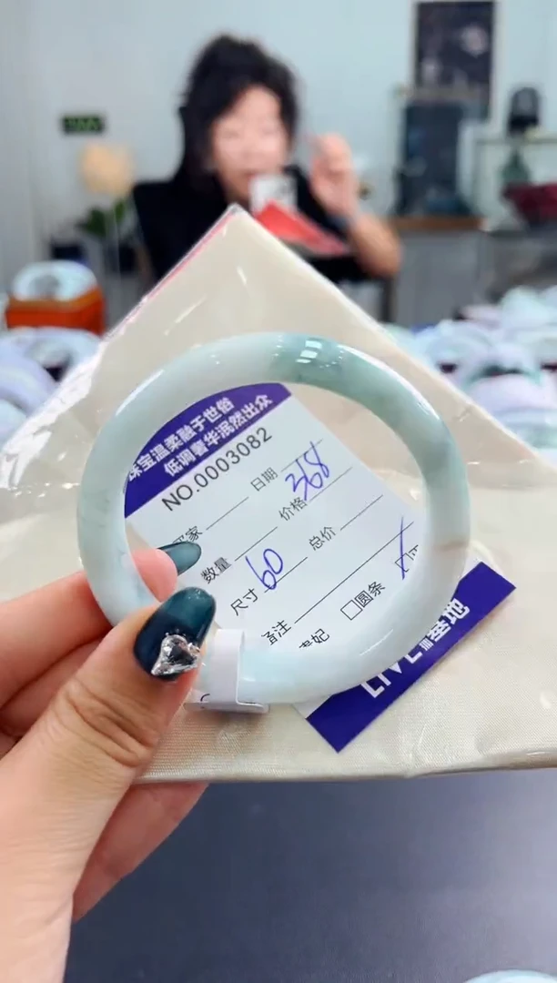 翡翠手镯未镶嵌天然缅甸A货翡翠