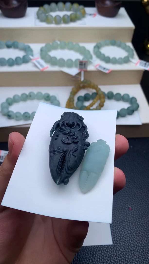 未镶嵌定制翡翠心**石翡翠