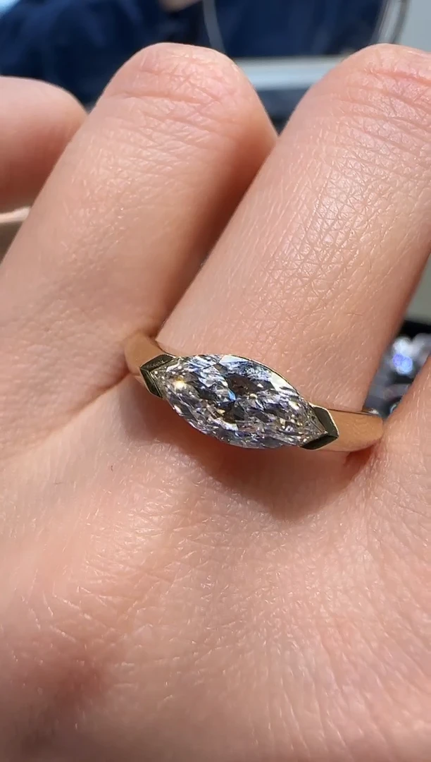 【闪购商品】实验室培育钻石18K金镶嵌戒指1CT马眼15#