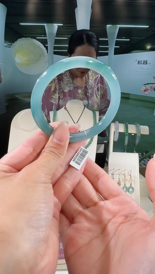 翡翠手镯未镶嵌60圈