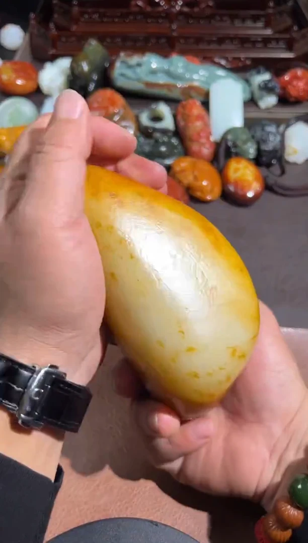 未镶嵌和田玉把件厚**物和田玉