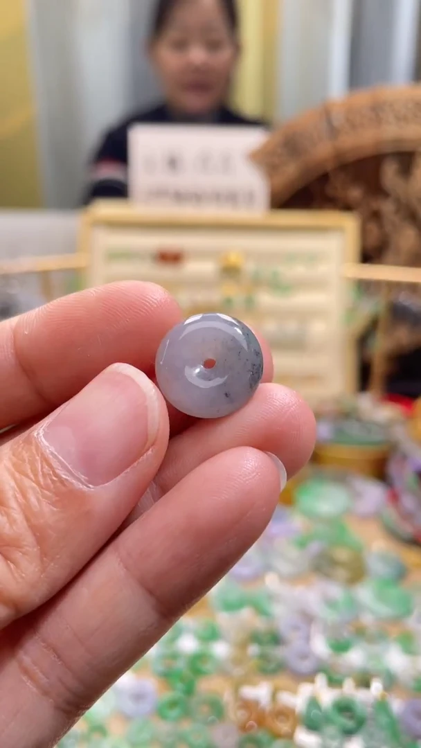 颈饰未镶嵌翡翠平安扣