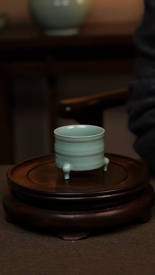 瓷片仿古青绿釉全手工三足玹纹尊80ml 微瑕 不带礼盒
