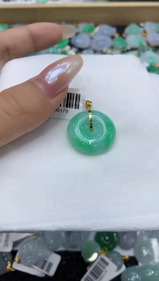 翡翠18K金镶嵌颈饰111111111111