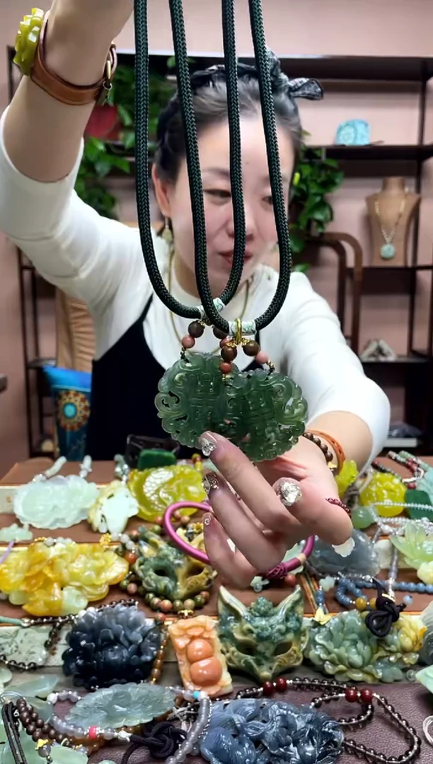 未镶嵌岫玉吊坠多样性发货发其中之一