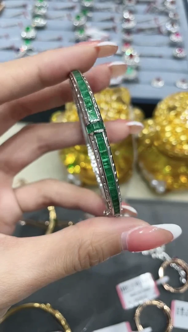 手镯18K金镶嵌祖母绿手镯