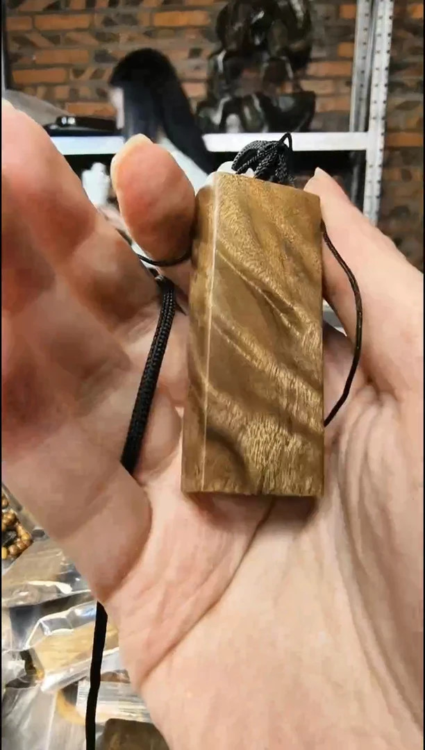 【闪购商品】金丝楠无事牌手把件