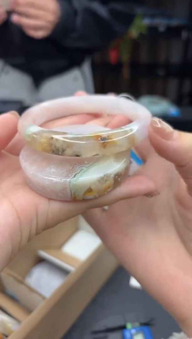 【闪购商品】石英质玉手镯未镶嵌2053（62圈赠送镯心）