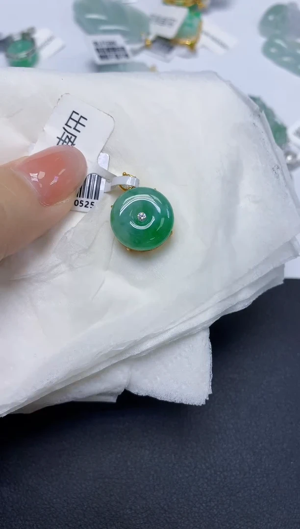 颈饰未镶嵌翡翠天然缅甸翡翠A货多样性发一件