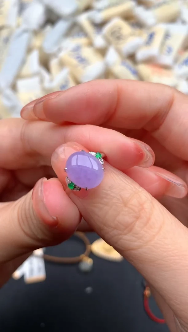 18K金镶嵌挂件翡翠—