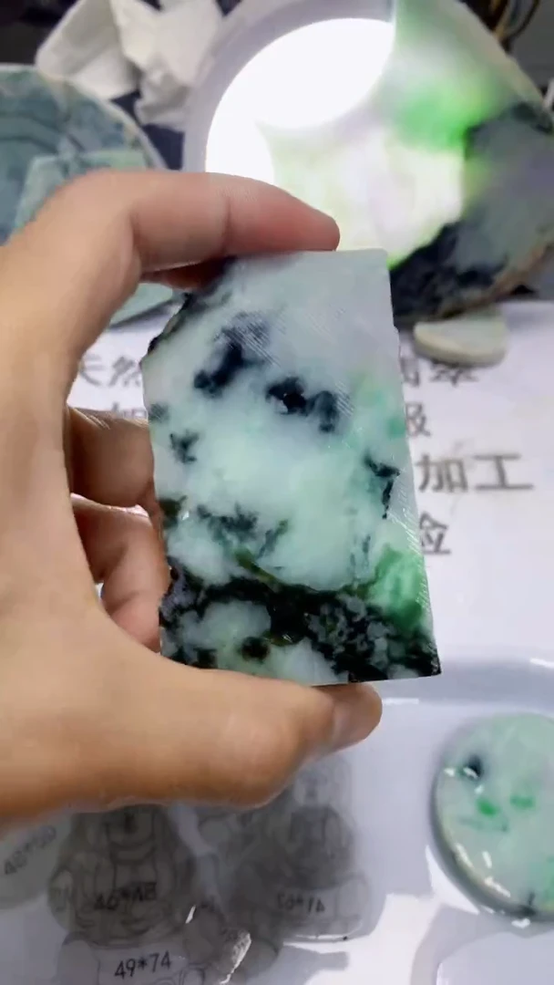 翡翠裸石缅甸天然A货翡翠Q1942